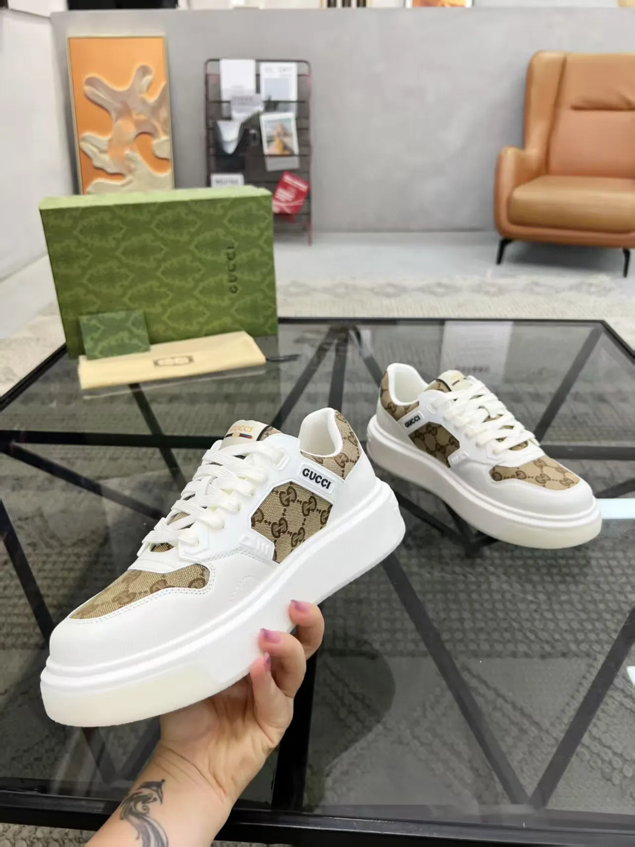 Factory price: 460💰Gucci new men's shoes GUCCI [Lightning] latest shoes are shipped. Original quality, fashionable, made of special materials, sheepskin lining, brand new packaging. The foot feels super comfortable and the workmanship is impeccable. Size: 38-44, customized 45
